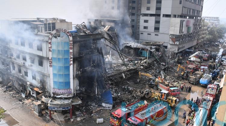 Death toll in Pakistan shopping centre fire rises to 67