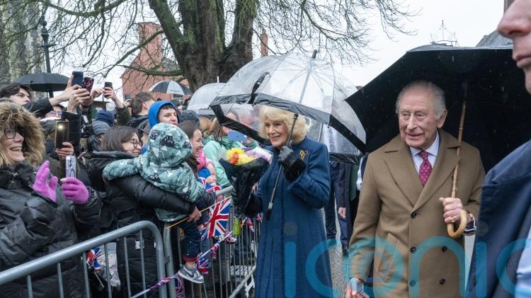 Heckler shouts out about Epstein and Andrew during King and Queen walkabout