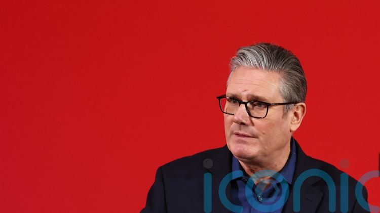 Keir Starmer to face mutinous MPs after top aide&rsquo;s exit over Mandelson scandal