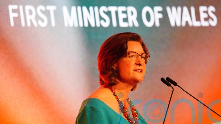 Welsh FM criticised for &lsquo;silence&rsquo; on Starmer&rsquo;s future