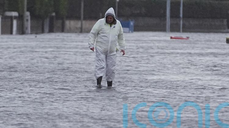 Minister says flood relief plans should not need to be cut due to science centre