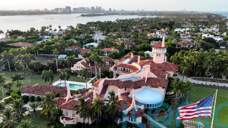 Armed man shot dead after entering perimeter of Mar-a-Lago &ndash; US Secret Service