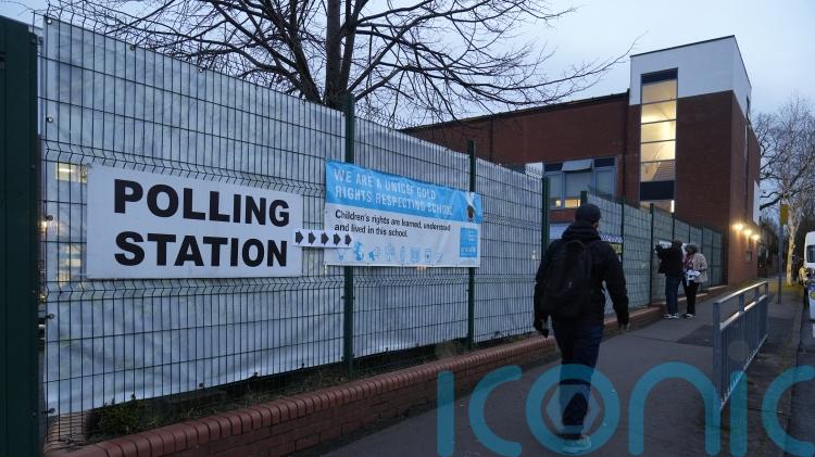 Polls close in Gorton and Denton by-election that could decide Starmer&rsquo;s future