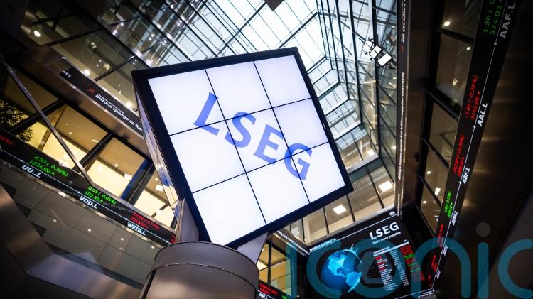 Stock markets tumble as oil prices surge in biggest weekly gain since 2020