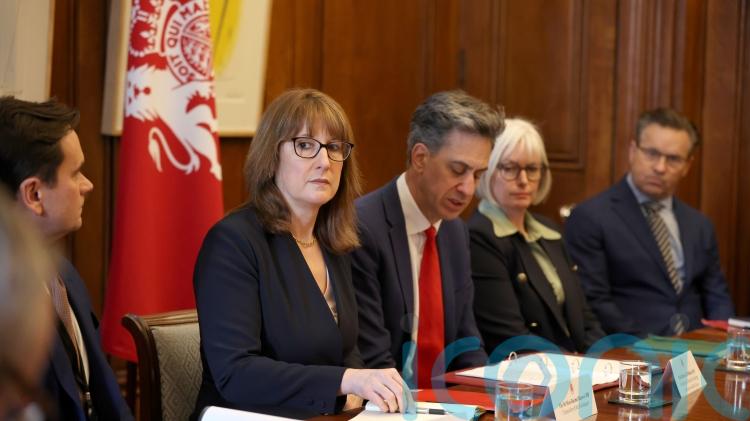 Ministers warn petrol retailers against &lsquo;unfair practices&rsquo;