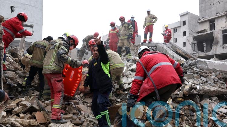 US orders 2,500 marines and assault ship to Middle East