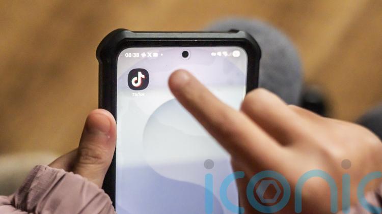 Terror laws watchdog: under-16s should be off social media