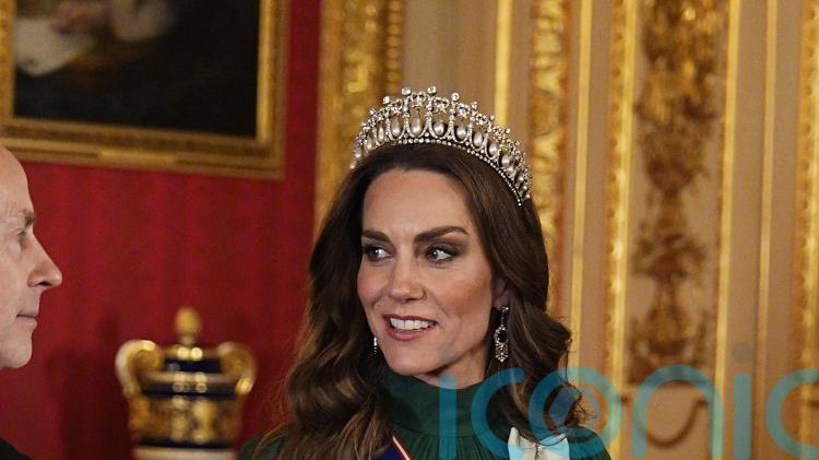 Kate matches gown to Nigerian colours as she meets country&rsquo;s ruler and his wife