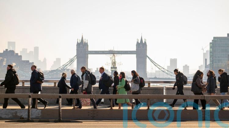 Wage growth tumbles to lowest level for more than five years &ndash; ONS