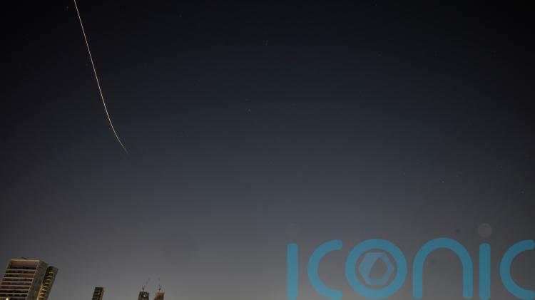 Trump raises hopes for war to wind down but no sign of reduced fighting