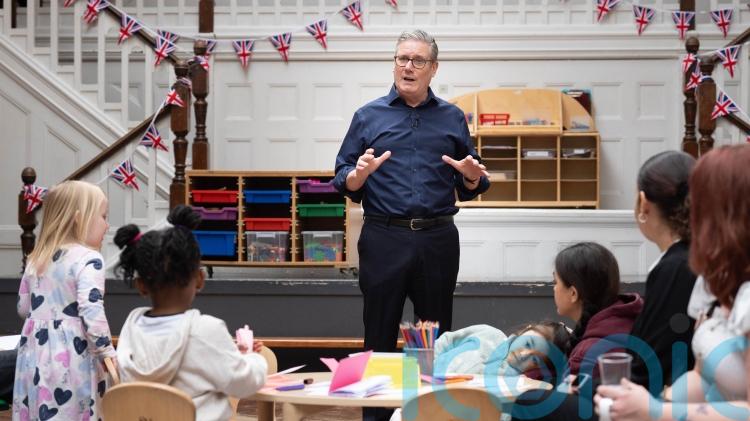 Starmer tells social media companies &lsquo;things will change&rsquo; on addictive features