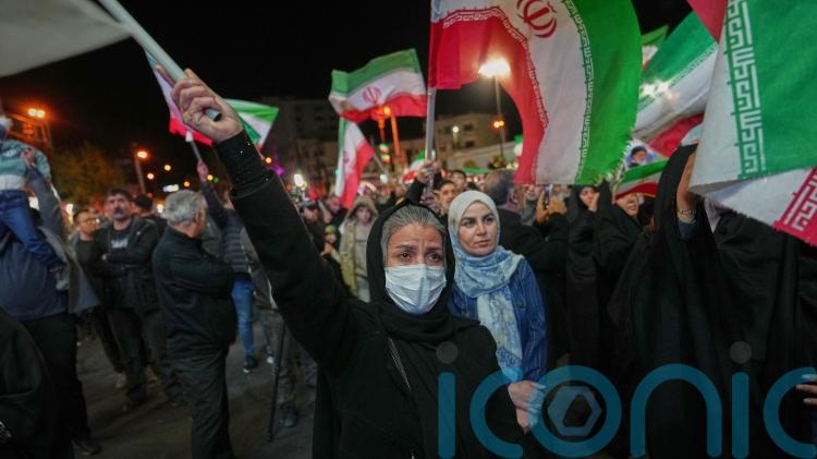 Ceasefire proposal sent to US and Iran as air strikes leave 25 dead