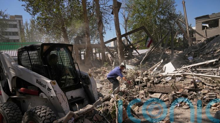 Saudi Arabia closes bridge with Bahrain as Trump&rsquo;s Iran deadline approaches