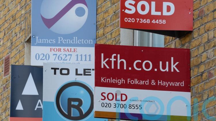 Average fixed mortgage rates edge down but &lsquo;too soon&rsquo; to signal a turning point