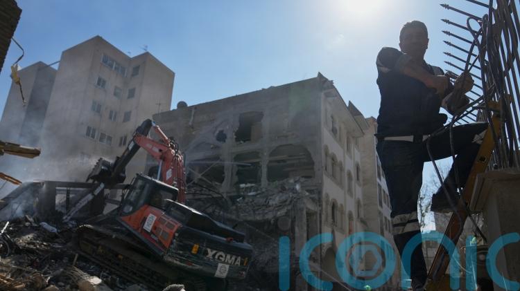 US and Iran negotiators prepare for ceasefire talks