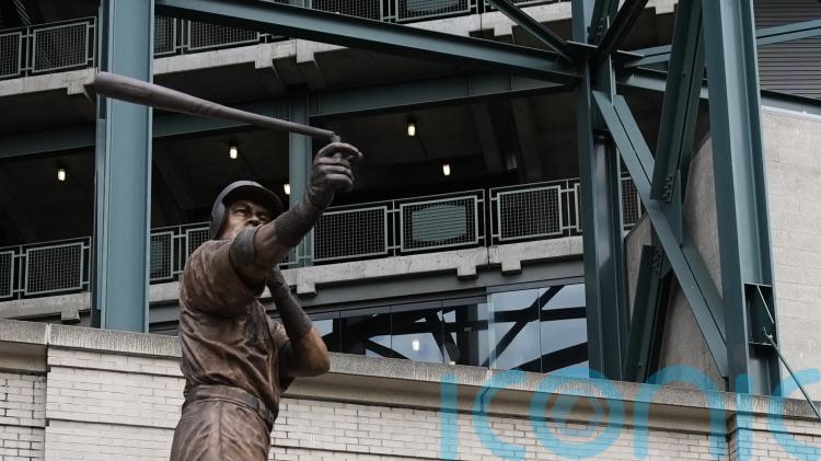 Baseball star&rsquo;s statue unveiled &ndash; with broken bat