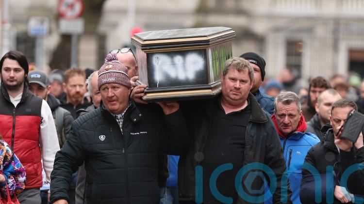 Further motorway closures as fuel-cost talks to resume