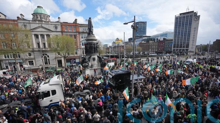 Cabinet to hold emergency meeting on sixth day of fuel protests