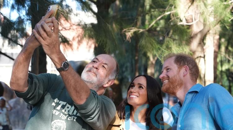 Harry and Meghan join Aboriginal walking tour in Australia