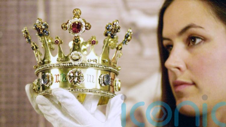 Queen Elizabeth II&rsquo;s official biographer named