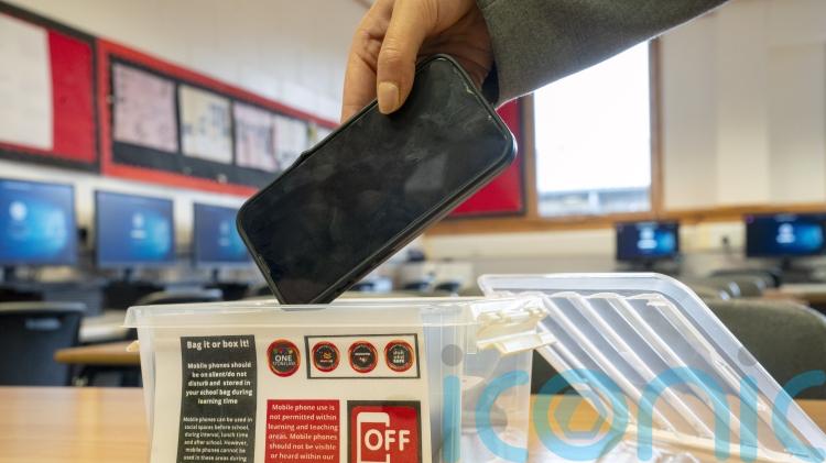 Government to introduce amendment to schools Bill to make phone bans statutory