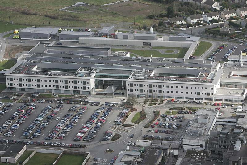 People urged to only attend Tullamore Hospital if absolutely essential due to large numbers attending
