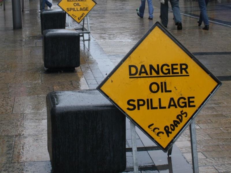 Motorists in West Offaly warned to be on alert for oil spill on local roads
