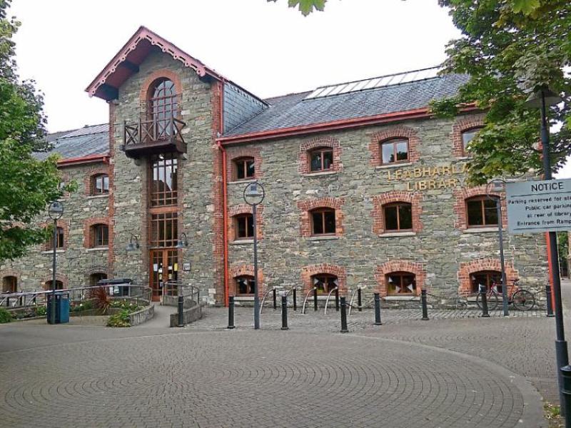 Louth County Library providing Christmas decoration workshop for children