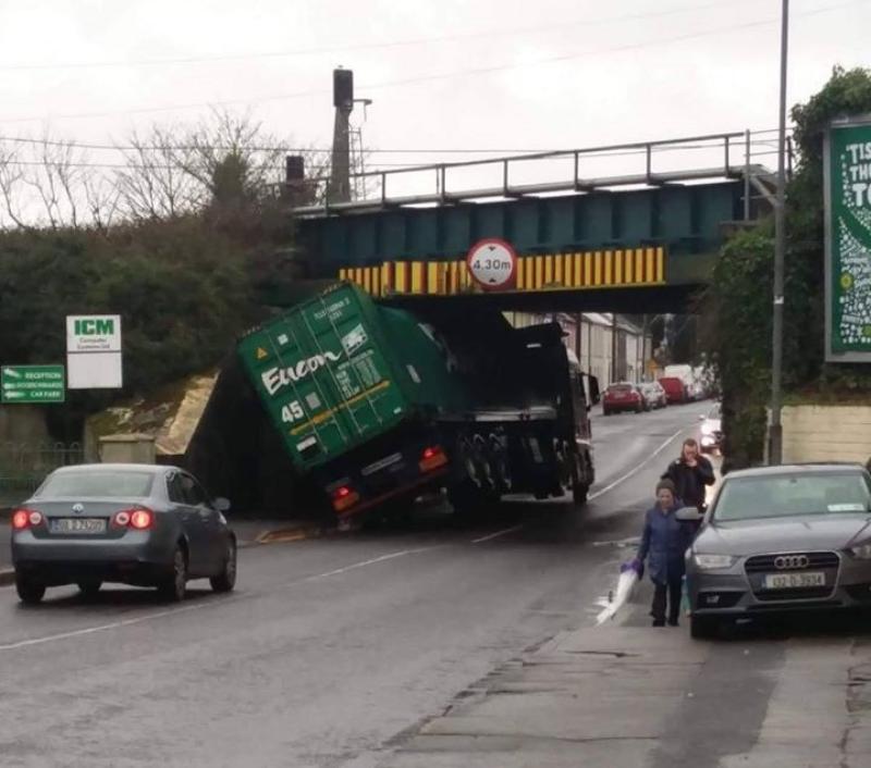 Lorry hit at Portlaoise bridge to cause train delays