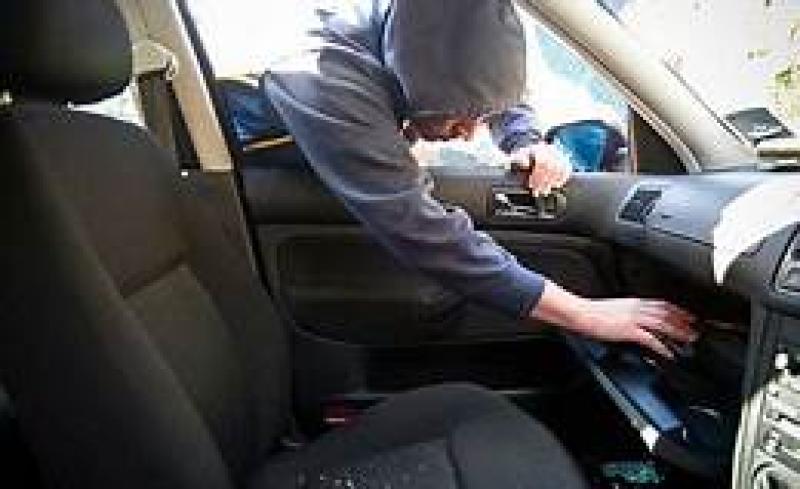 Gardaí appeal for witnesses to theft of phone from parked van in Waterford City