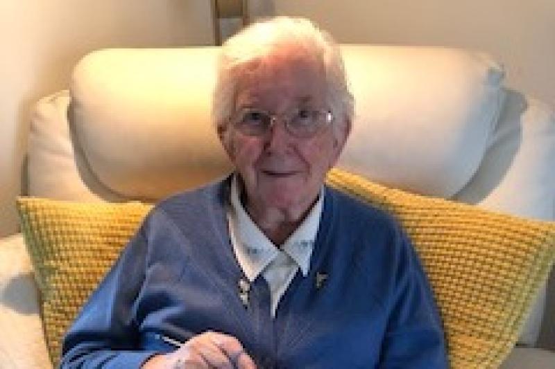 Laois 95 year old granny knitting for Ukraine children