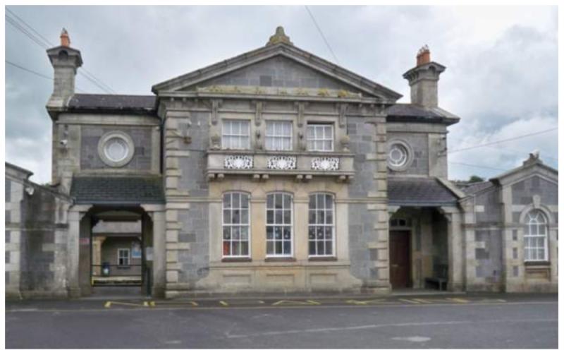 Commuters transferred  to bus after morning train brakes down in Carlow