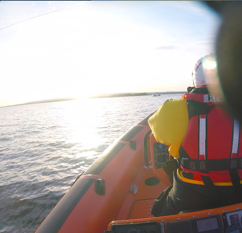 Emergency: Tipperary RNLI assists in towing cruiser suffering engine failure