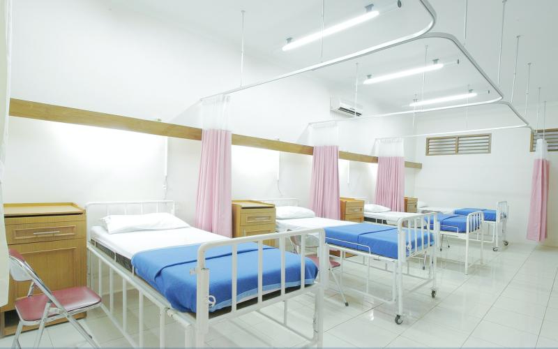 Complex surgeries cancelled for three weeks  due to 'pressure on hospital beds'