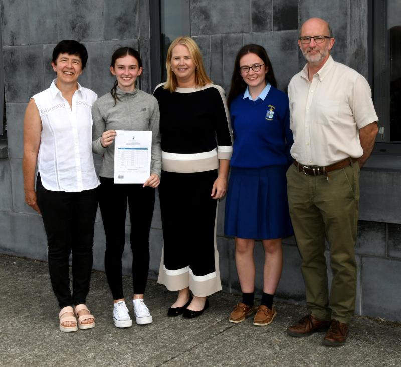 Caoimhe Dooley of Roscrea, pictured with her parents Eilish and Martin and sister Clodagh and Ursuline  Thurles Principal Triona Gleeson. Caoimhe achieved 8 H1's in her Leaving and is planning to cont