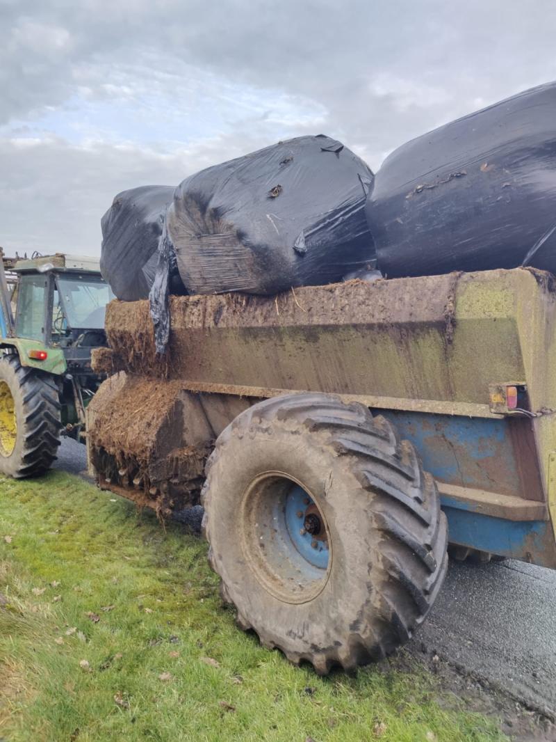 Garda&iacute; in Kilkenny pull over 'poorly loaded' trailer in Kilkenny