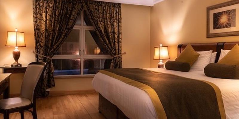 Man who trashed Donegal hotel room found with drugs