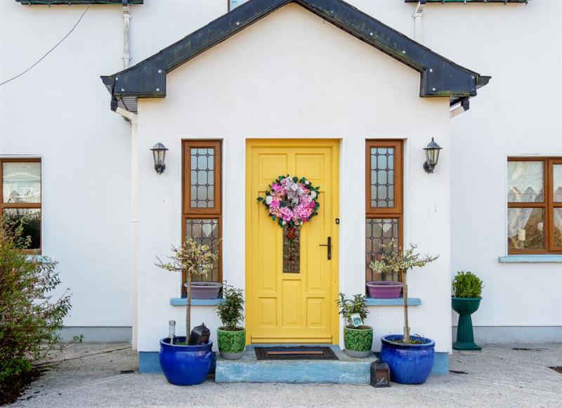 This stunning family home is on sale in Tipperary for €385,000 Page 1