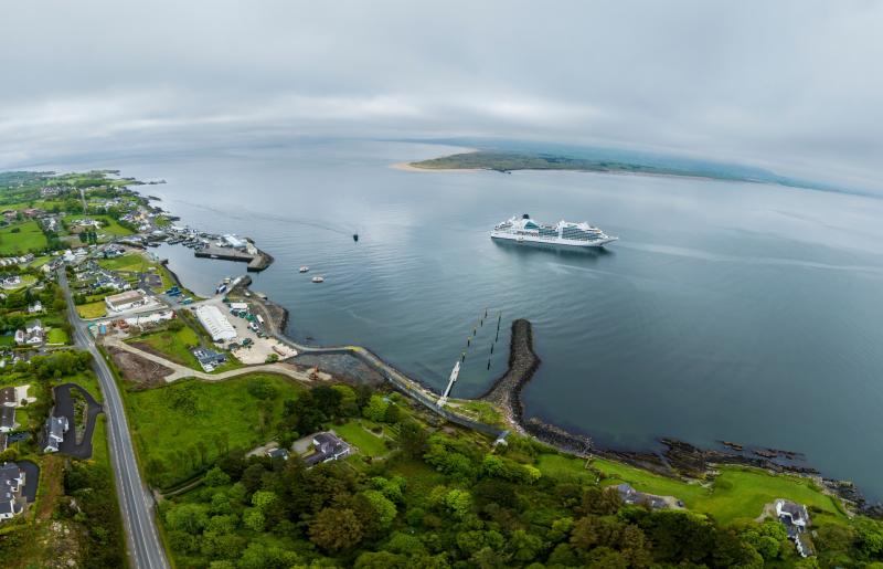 Derry welcome for cruise ship Seabourn Ovation