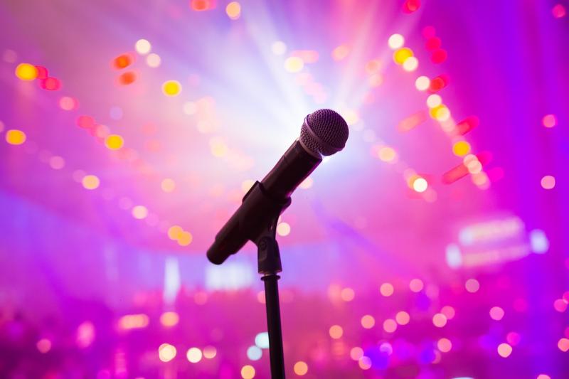 Comedy in Cahir this weekend as Jarlath Regan rolls into town 