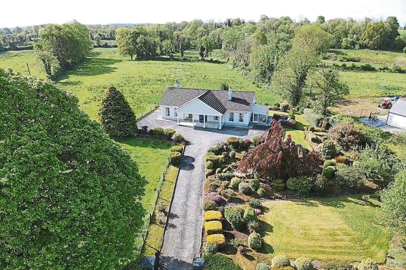 Detached bungalow on 1.2 acres in Jamestown