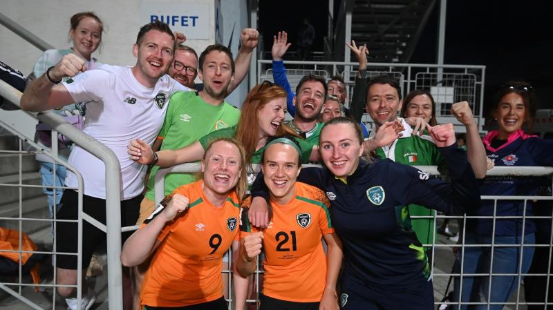On the plane: Amber Barrett and Ciara Grant named in Ireland's World Cup squad