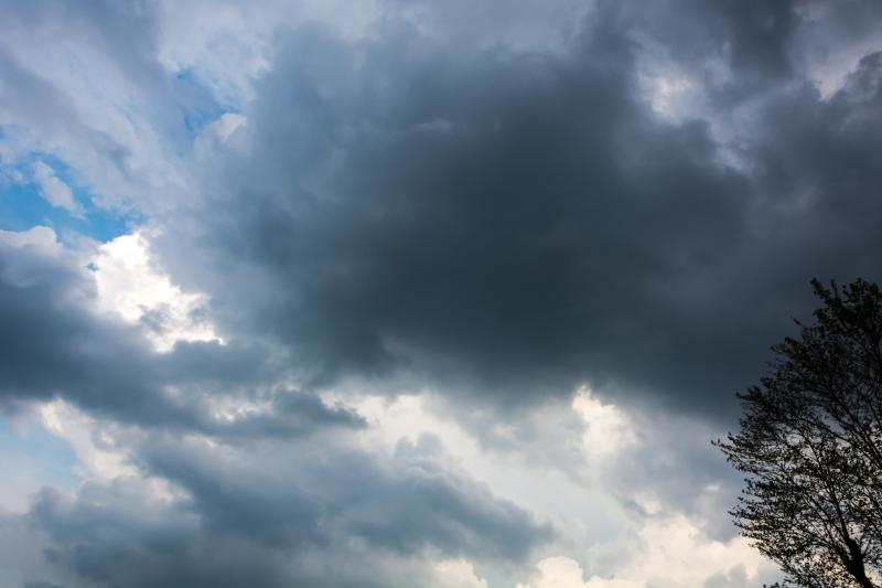 Met &Eacute;ireann is predicting clear spells with scattered showers on Tuesday 