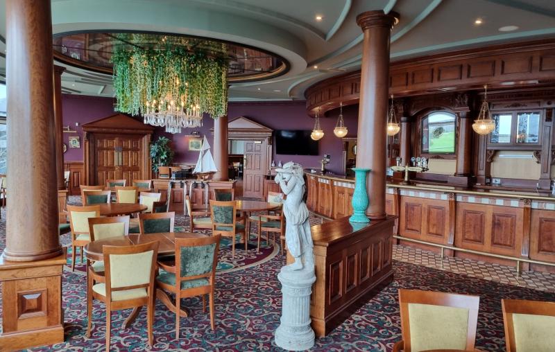 Luxury Laois golf resort bar furniture goes up for auction Ireland Live