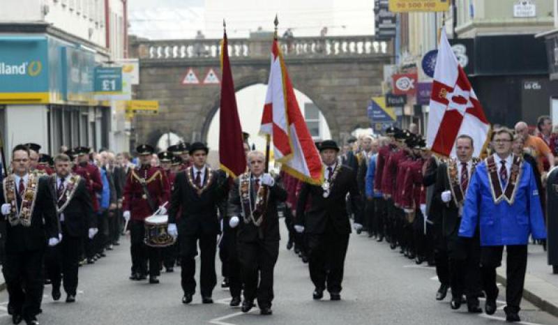 Father 'kicked in head' as Apprentice Boys parade to buses