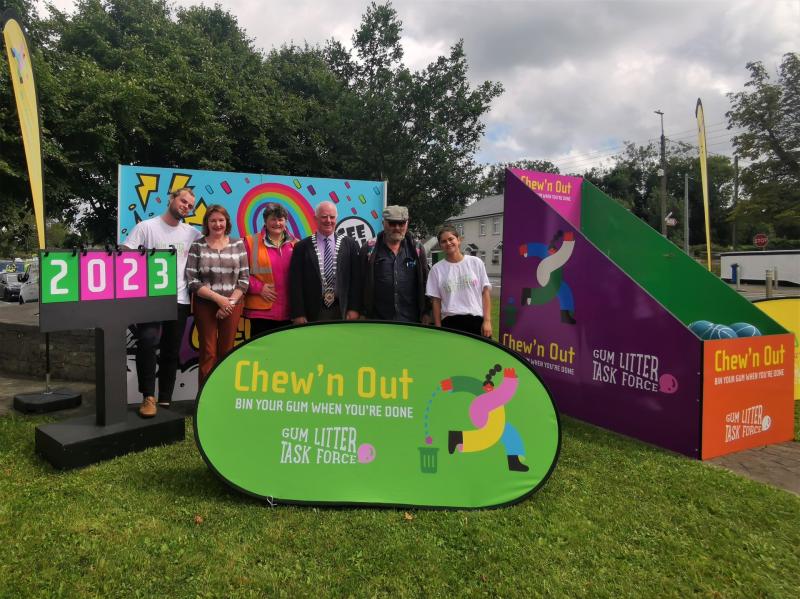 Gum Litter Taskforce Roadshow takes to Leitrim to tackle gum disposal
