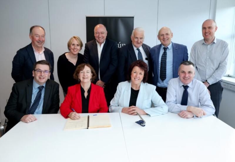 Clare FM agrees ten-year contract with Coimisiún na Meán