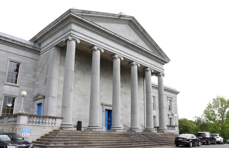 Boy, 15, accused of damaging parked cars in Ennis granted bail despite garda concerns