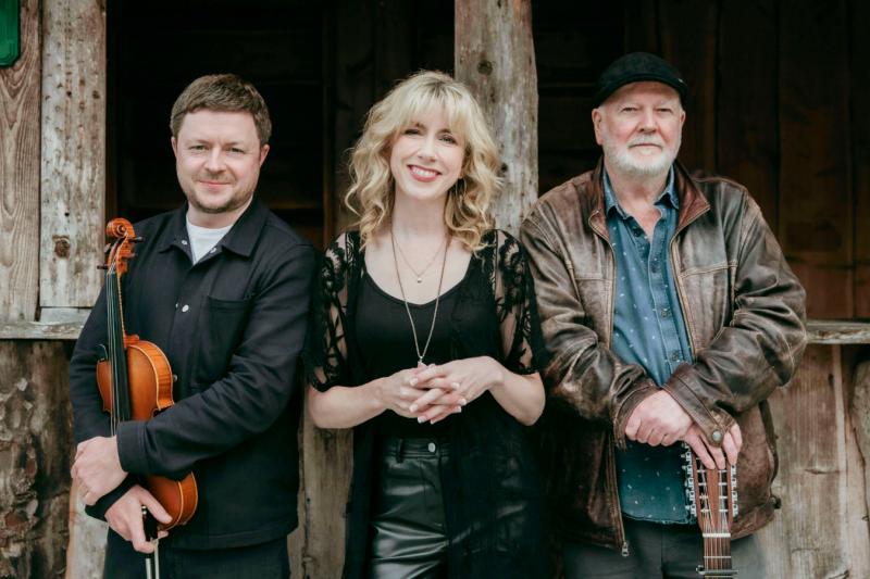 Renowned artist Muireann Nic Amhlaoibh comes to Leitrim for an unforgettable night