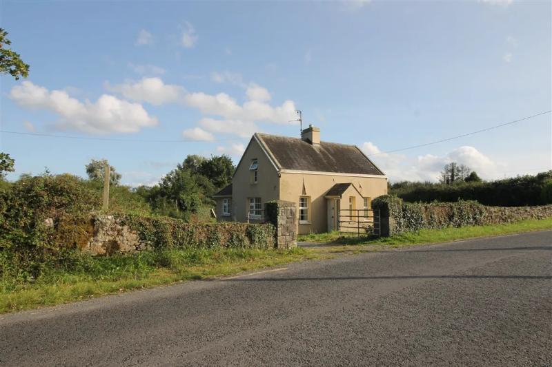 This 'traditional style cottage' is on sale in the Tipperary countryside for under €100,000